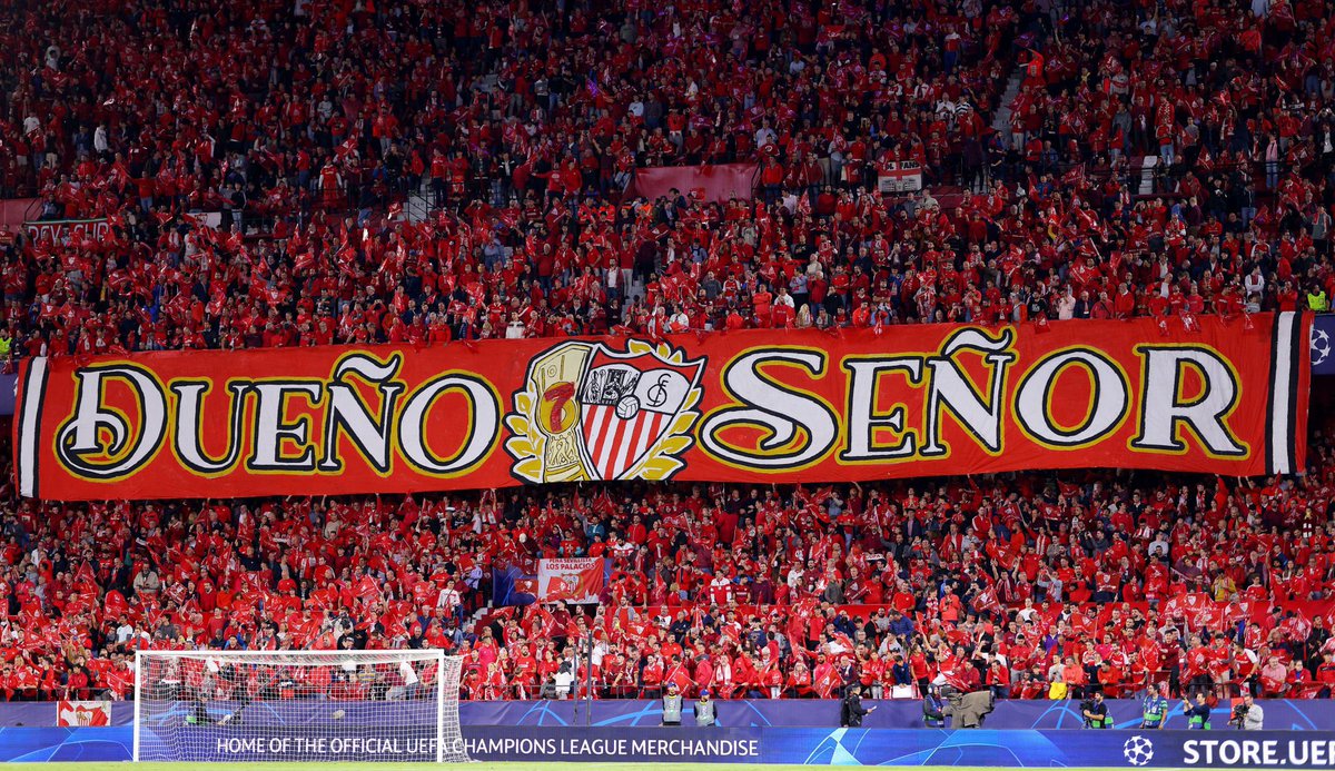 SevillistaMX's tweet photo. Primero tiñan de verde su grada, ni eso pueden hacer bien JAJAJA

Siempre queriendo ser como papá Sevilla FC 🫵😮‍💨 https://t.co/zK2cf2u9Pd