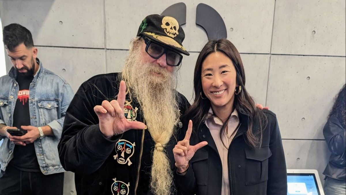 AMGraceLee's tweet photo. The Lower East Side is proud to celebrate the opening of @conbudny, the first licensed cannabis store in Lower Manhattan, and a model business that will uplift the communities most harmed by the criminalization of cannabis. They are now open at 85 Delancey Street. #shoplocal https://t.co/lKiD75TaTe