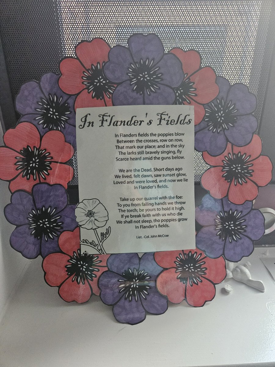 Claire78028760's tweet image. #teamprospect getting ready for #RemembanceDay the ward looks amazing so much good work completed by our service users 😍 @NicolaR95452877 @GMMH_NHS @AtherleighP #therapyteam