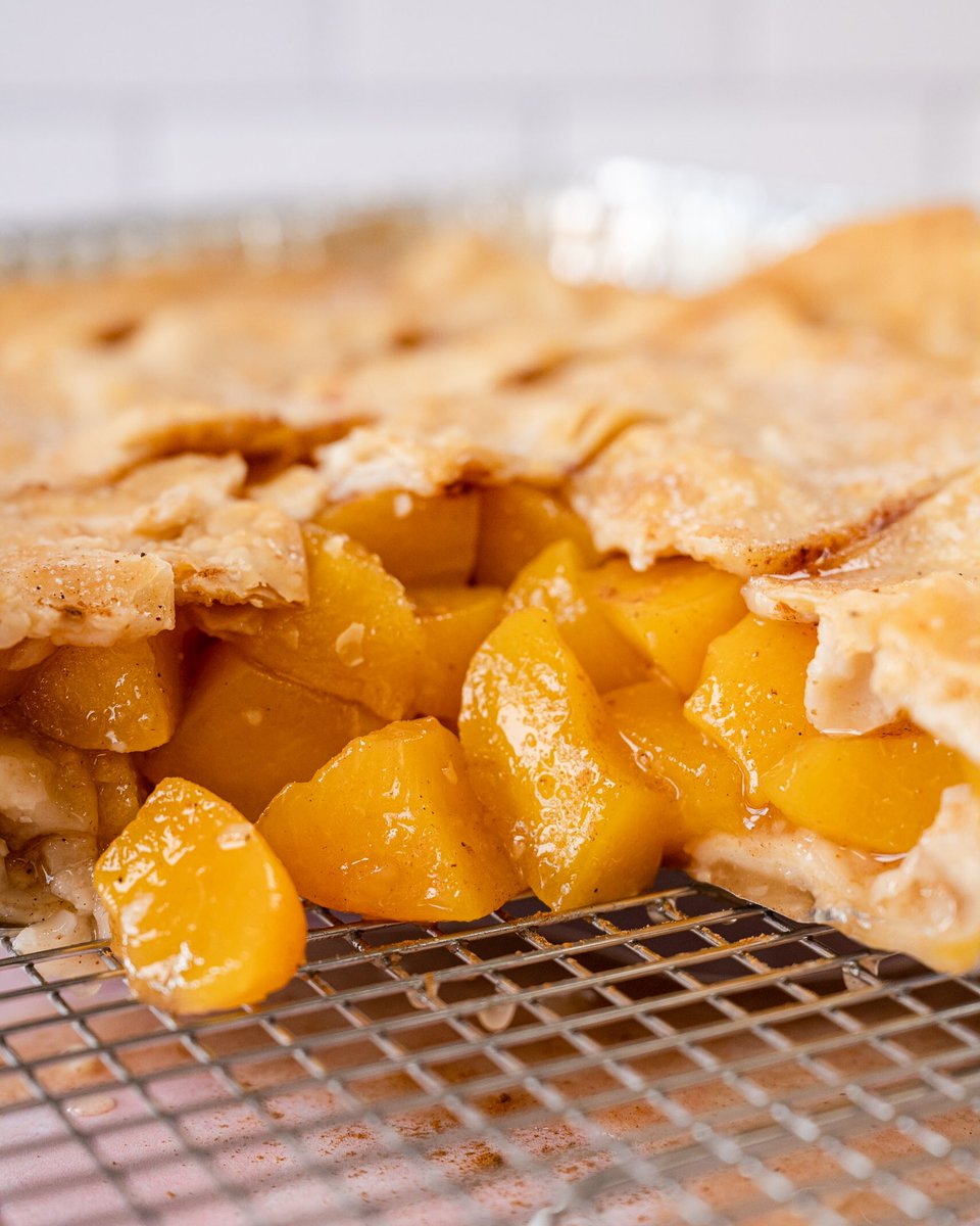 Good Cakes and Bakes tweet media