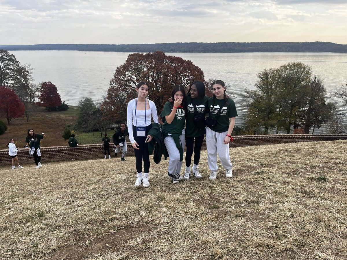 JulieWarren0258's tweet photo. Bus 4 at Mt. Vernon.  What a view! #novidc2023 https://t.co/PfzryrHQSm