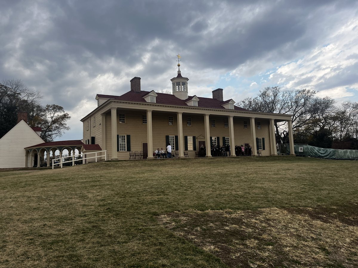JulieWarren0258's tweet photo. Bus 4 at Mt. Vernon.  What a view! #novidc2023 https://t.co/PfzryrHQSm