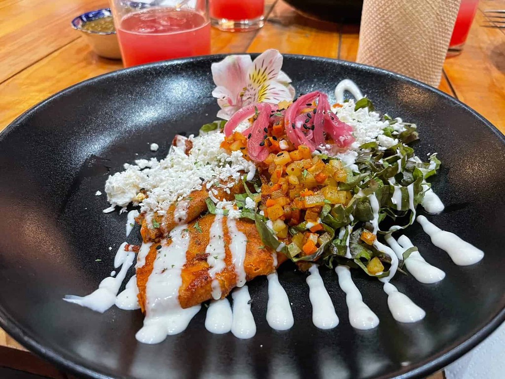 First activity in San Miguel de Allende? Go on a food tour and taste the best Mexican dishes... Read more 👉 bit.ly/3rp3CSq #SanMiguel #Mexico #SanMiguelDeAllende #travel #traveltips