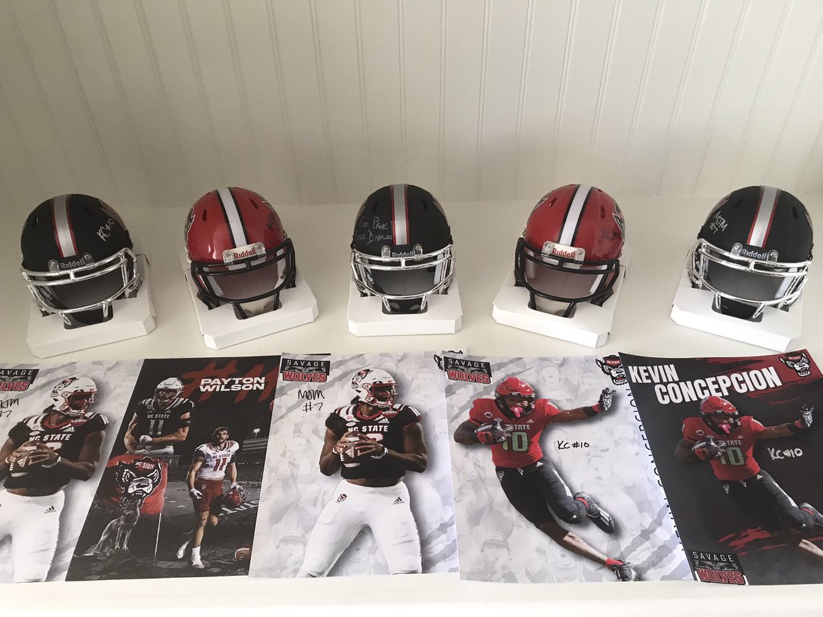 The next "5" people to sign up for a Savage Wolves annual membership will receive an autographed 8X10 AND an autographed mini-helmet in their gift box

Sign up below &amp; then tag us on Twitter letting us know you just went SAVAGE! We need everyone on board.

savagewolvesnil.com/feed-the-wolf