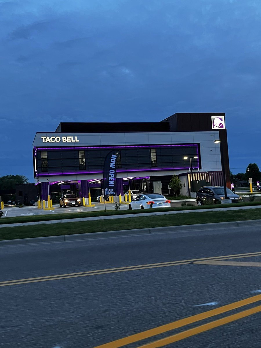 why this taco bell look like a bank