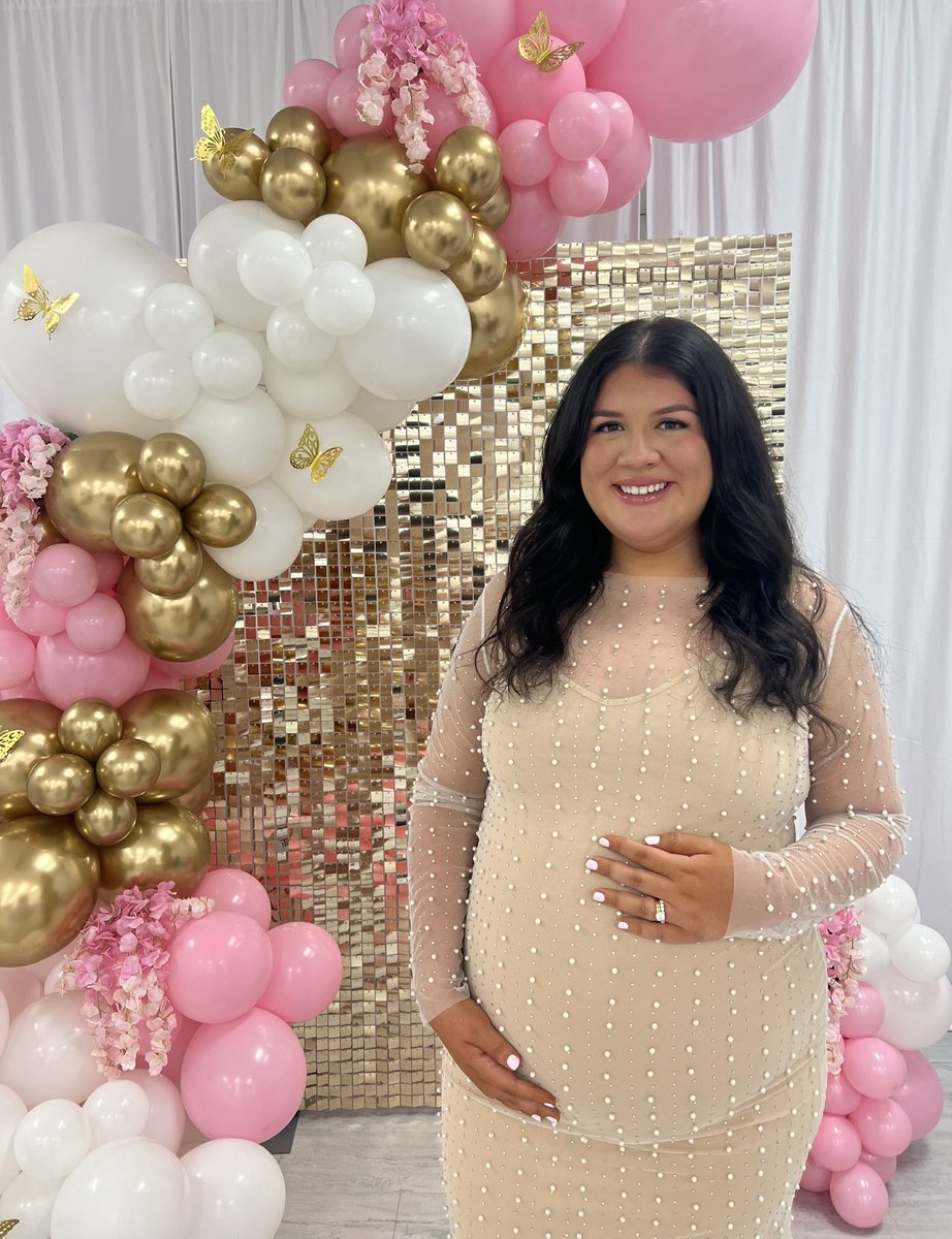 HeyAlysser's tweet photo. Oh she PREGNANT https://t.co/BJIhANznVx