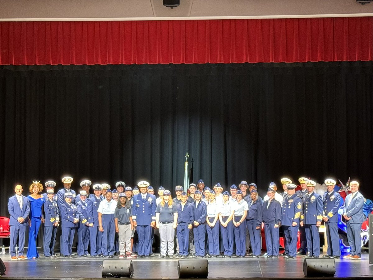SaralandSchools's tweet image. Historic day for the Spartans 🇺🇸 Dignitaries were on hand for the Commissioning Ceremony of  @SaralandHigh’s Coast Guard JROTC. This program is the only in AL &amp;amp; one of 10 in US. These cadets are pioneers, developing into service-minded citizens of character!