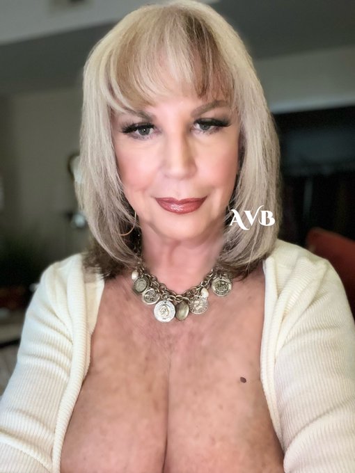 Let's see how many more of you look at this picture since there's cleavage then the one previous.   Full<a href="/tag/thegilf"class="tags"><span>#thegilf</span></a>
