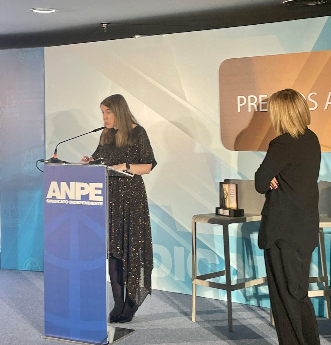 anpenacional's tweet photo. @sanz_ismael @olgasanmartin y @fundatresmedia son los premiados en nuestros Premios ANPE, por su compromiso por la educación.  

ANPE, comprometidos con el profesorado

 #PremiosANPE https://t.co/GG5WXgU9tG