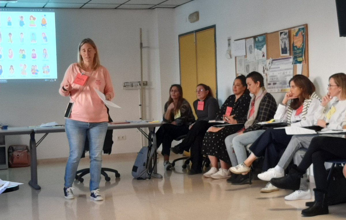 pacientactiuib's tweet photo. 2️⃣a sessió del taller entre iguals per a persones amb càncer de mama a @SonPisaSalut. Hem compartit i treballat com abordar les emocions al llarg del procés de la malaltia.
Gràcies enormes💗 Laura, Marta i Marilena-PAFs; i 💖 Carme, Mónica i Cristina professionals del CS. https://t.co/5OoOXjLVpc