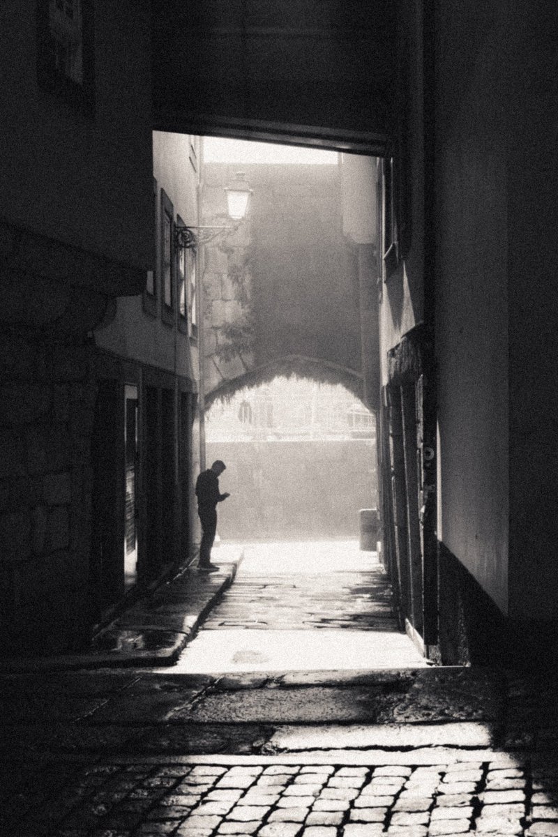 snapsbyfox's tweet photo. Porto in black and white https://t.co/DTpYQ2ILkw