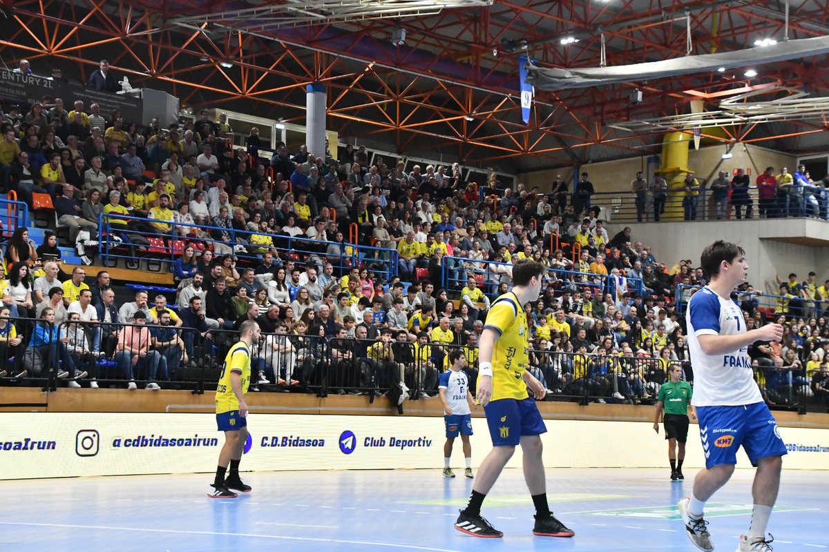 BM Granollers (@bmgranollers) on Twitter photo 🏟️🔵⚪️ El Fraikin BM Granollers conquista Artaleku i es situa a la 2a posició de la Liga <a href="/ASOBAL/">Liga ASOBAL</a>
⏰ Final del partit:
<a href="/CDBidasoaIrun/">CD Bidasoa Irun</a> - 30
Fraikin BM Granollers - 33
💪🏻 L’equip d’Antonio Rama fa un autèntic partidàs a Irún.
#OrgullBMG ⚪🔵 🏟️🔵⚪️ El Fraikin BM Granollers conquista Artaleku i es situa a la 2a posició de la Liga <a href="/ASOBAL/">Liga ASOBAL</a>
⏰ Final del partit:
<a href="/CDBidasoaIrun/">CD Bidasoa Irun</a> - 30
Fraikin BM Granollers - 33
💪🏻 L’equip d’Antonio Rama fa un autèntic partidàs a Irún.
#OrgullBMG ⚪🔵
