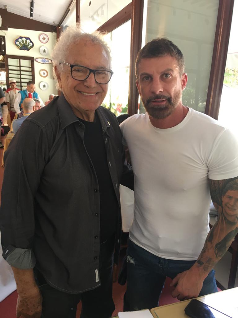 Sábado é dia de eleição no CRVG.

Votarei por quem sempre foi a favor da eleição direta, da eleição on-line, do direito dos Off Rio, de quem respeita resultado da eleição, de quem vai dar voz ao associado.

Votarei em Pedrinho  !!