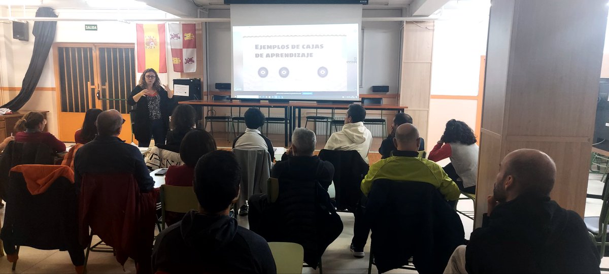 Hoy ha venido a nuestra reunión <a href="/yorociologopeda/">Rocío Gómez Vizcaíno</a> para explicarnos las interesantes propuestas que se pueden realizar con cajas de aprendizaje. Muchas gracias!!! Ha estado genial!!!