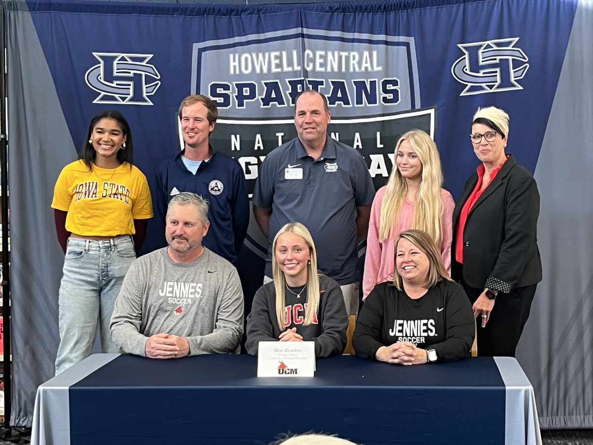Congrats to Ava Lunders!!

Ava will continue her education and play Soccer at the University of Central Missouri. 

#SignedSPARTAN