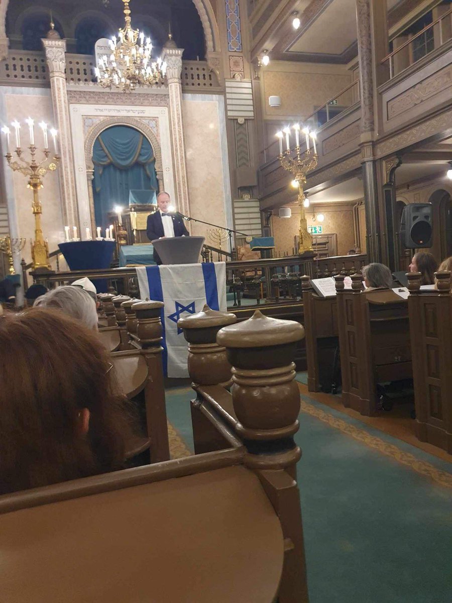 På minnesstunden för Kristallnatten ikväll i Stora Synagogan i Göteborg berättade jag om mitt besök i Israel förra veckan, vad jag såg av resterna från terrorangreppet, människorna jag mötte och deras berättelser. En fin ceremoni där även kulturminister Parisa Liljestrand deltog.