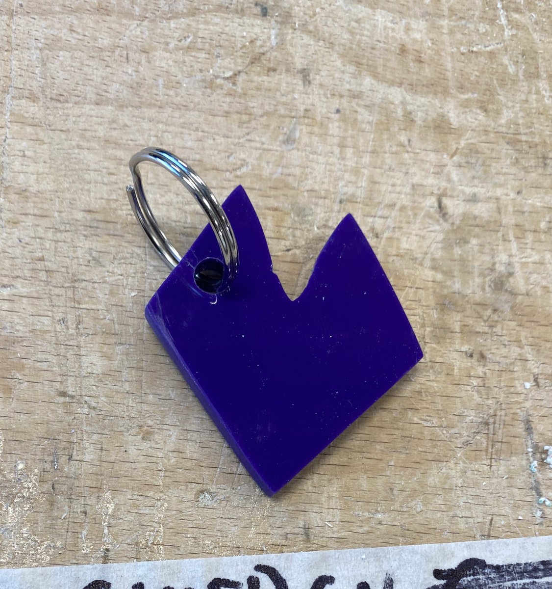tech_ehs's tweet image. Some of the first key fobs going out the door with our S1’s this year. #cutfilesandrepeat #ehstech @Harri_Johnston @ElginHighHT
