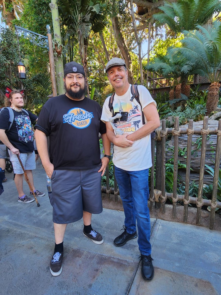 LLulu23's tweet photo. Hubby got to meet David of Fresh Baked Disney for the first time, so exciting 😀 😎 @FrshBakedDisney @JorgeVa36146182 https://t.co/Qo9iYrEVGi