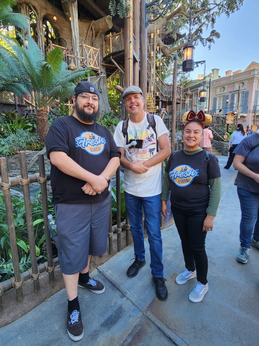 LLulu23's tweet photo. Hubby got to meet David of Fresh Baked Disney for the first time, so exciting 😀 😎 @FrshBakedDisney @JorgeVa36146182 https://t.co/Qo9iYrEVGi