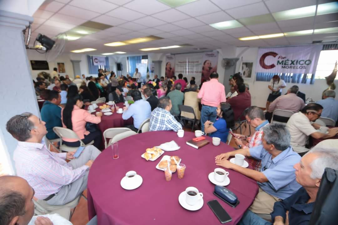 ClaudiaPorMor_'s tweet photo. Encuentro con la Fundación de Líderes Sociales y Empresariales Guerrerenses Radicados en #Morelos A.C., donde nuestro Coordinador Estatal @LaloCabrera75 entregó un nombramiento a  Gerardo Silva como Coordinador del proyecto C. Por Morelos en #Cuernavaca:  https://t.co/BHWP071AfR https://t.co/bpqpm5DvWJ