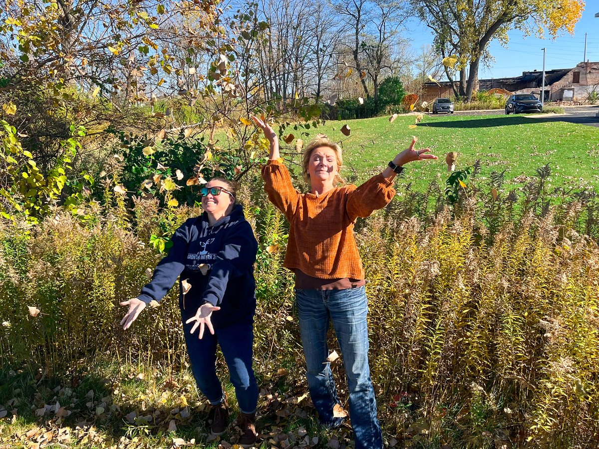 KinexusGroup's tweet image. Don’t stop Beleafing 🍁 Today several @KinexusGroup staff volunteered to help seniors rake, bag leaves, and clean gutters as part of @UnitedWay_SWMI&apos;s 13th annual #RakeADifference.
#CommunityImpact #BentonHarbor