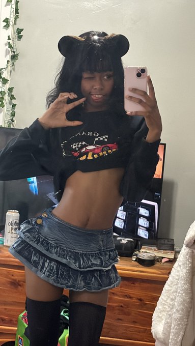 tummy… bear tummy… ? https://t.co/XraH0qIVYN