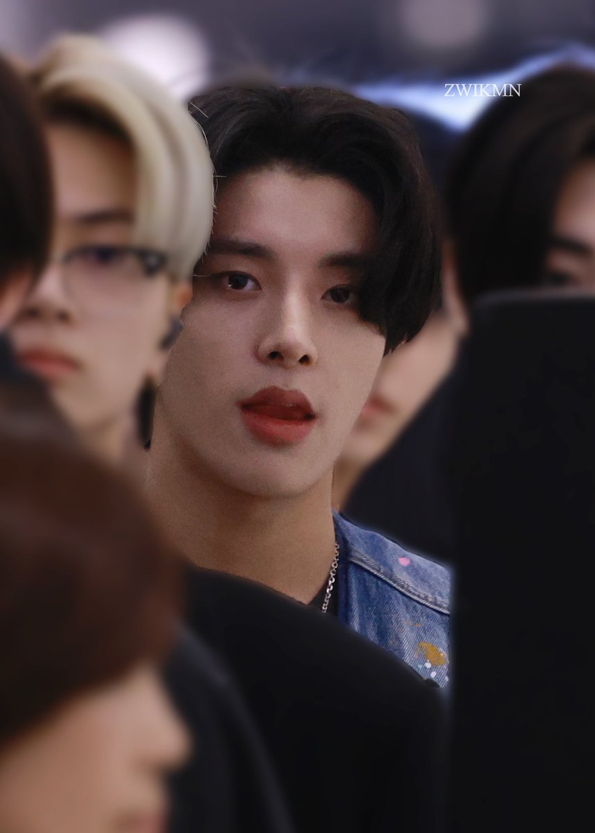 damn he's gorgeous! #ENHYPEN_JAKE #JAKE