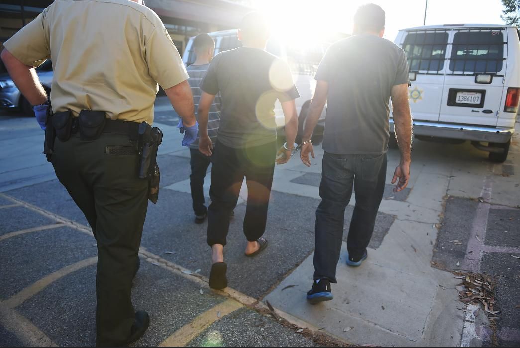 Public_Justice's tweet photo. 🕵️♀️ Debunking Myths: LA's zero-bail policy isn't increasing crime. A less than 3% re-arrest rate shows that it prioritizes justice over profit. #ZeroBail #CareNotCages https://t.co/Y8exht3g7F https://t.co/1frSaNxbxA