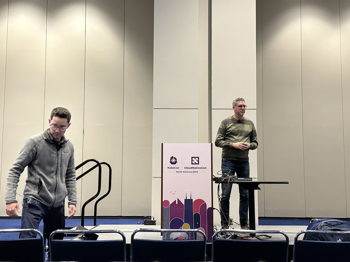 nigelpoulton's tweet image. #containerd 2.0 with @estesp #KubeCon