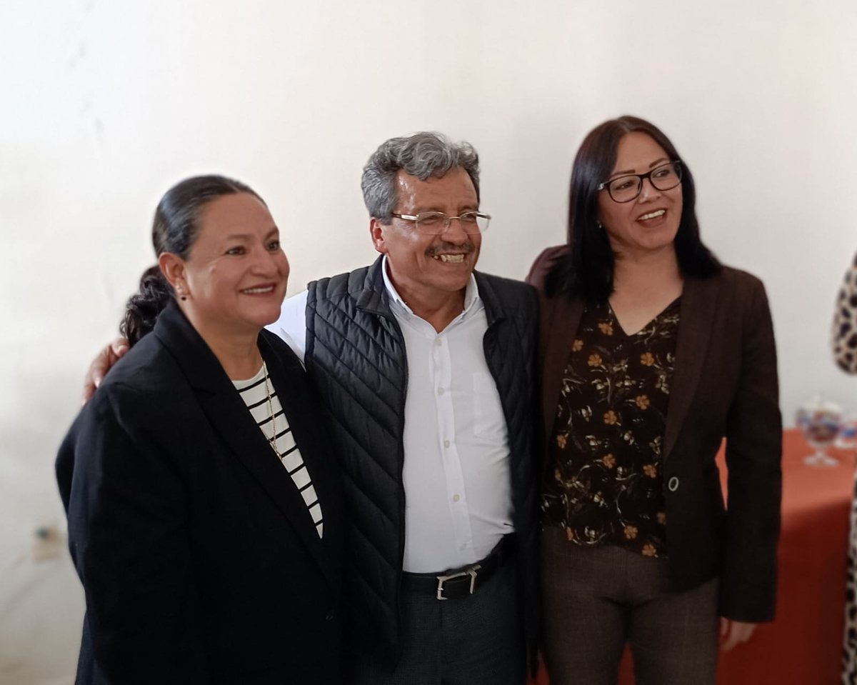serafinaguival's tweet photo. @delfinagomeza Gracias al profesionalismo, dedicación y compromiso de todos los compañeros docentes, la transformación educativa en nuestro Estado está en marcha. https://t.co/C3eCP1h9Yd