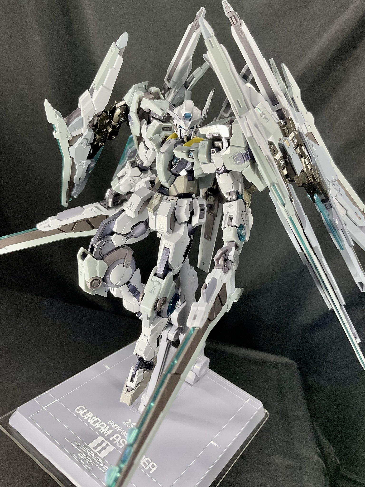 メタルビルド。アストレア2。 新旧様々な装備に対応！『ガンダム00』完全新規設計のガンダム