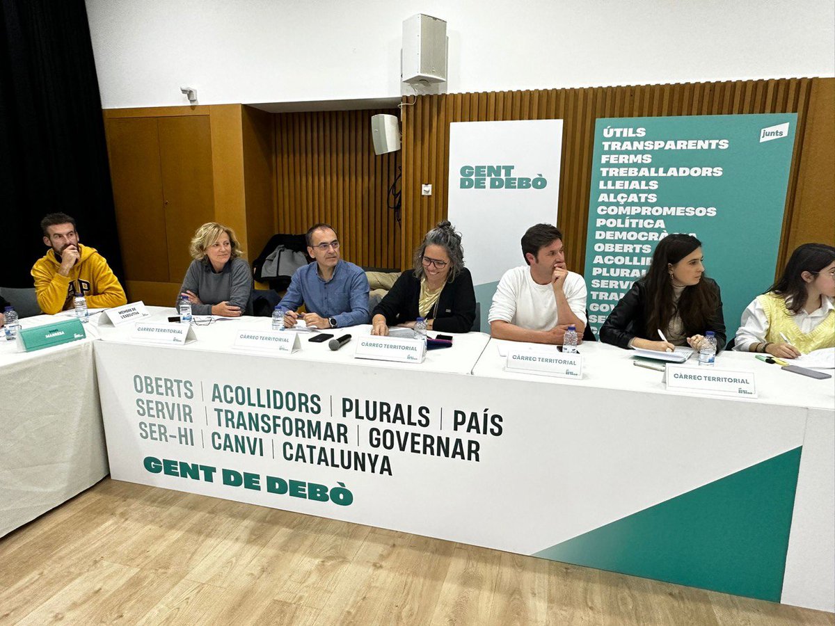 📸 Avui a Sant Vicenç de Castellet, el Bages, hem celebrat una nova jornada d’estratègia municipal, aplegant diferents càrrecs electes de la comarca.

👥 A la reunió hi han participat el diputat al parlament <a href="/jcanadellb/">Joan Canadell</a>; i el diputat provincial <a href="/ramonbacardit/">Ramon Bacardit</a>; el responsable de