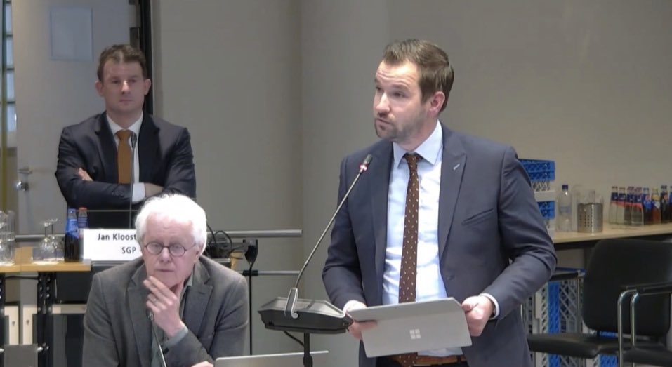 Vanavond diende <a href="/HenkvandeWeerd/">HenkvandeWeerd</a> een motie in, die unaniem is aangenomen! De motie roept op om in 2025 een herdenkingsjaar 80 jaar vrijheid te organiseren. Daarbij vragen we aandacht voor de bunker van Seyss-Inquart en het herinneringscentrum Apeldoornsche Bosch. #wijherdenken