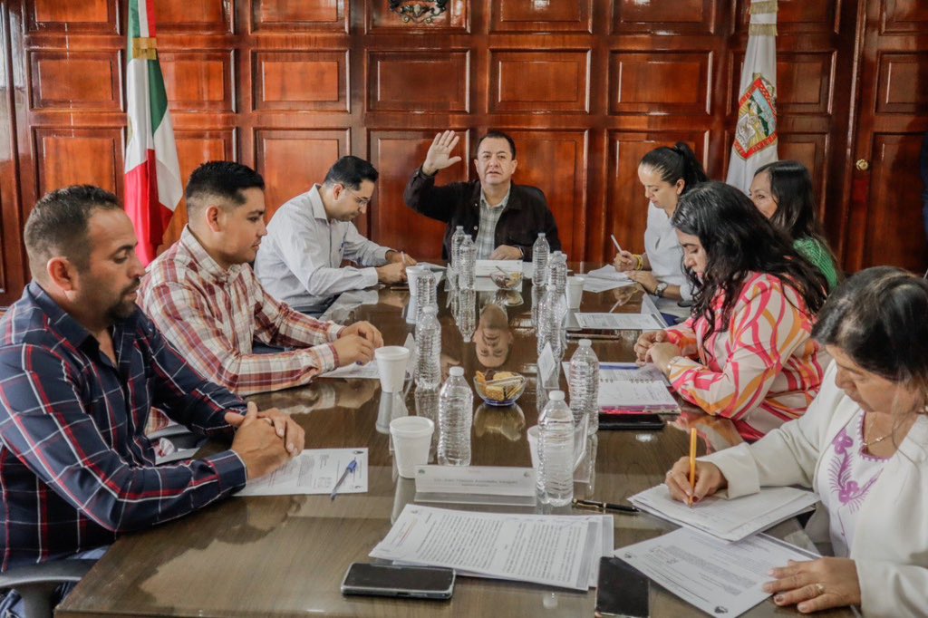 TonoDiazJuarez's tweet photo. En la Nonagésima Primera Sesión Ordinaria de Cabildo, continuamos aprobando acciones en beneficio de los coatepequenses, promoviendo un gobierno humano y cercano a la gente.

#TrabajandoDiario https://t.co/h3qmlBakjU