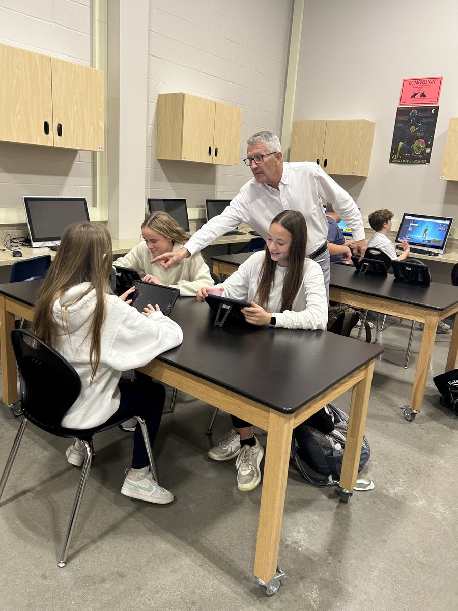 One of our largest groups of subs is our retirees, many from LCR3. These highly trained, experienced individuals are an asset to our team.
Today, we shout out Mr. Wroblewski, a retired LCR3 middle school teacher! troy.k12.mo.us/apply
#proud2br3 #RIIICares #subspotlight