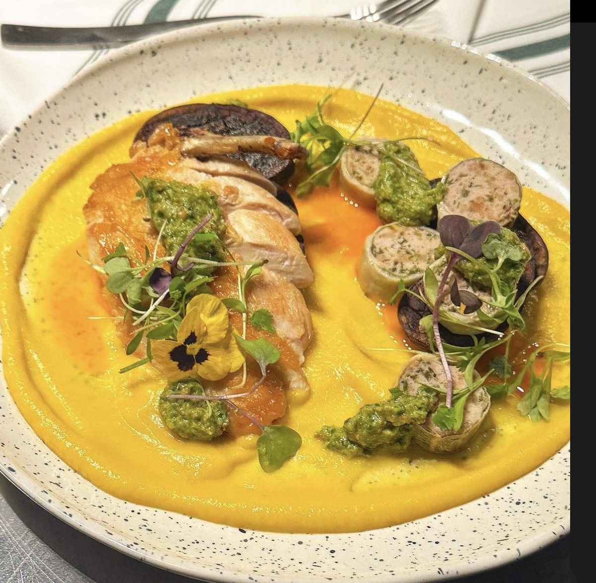 chefadamm's tweet photo. #Chicken 2 ways 🍴 pan seared breast and a galantine made from thigh meat &amp; scallions. 🍗⚡️w/ delicata purée, purple potatoes, scallion pesto &amp; chili oil. 🌶️❕🌿 incredible chicken &amp; produce from @makertomain  #cheflife #cooking #foodporn https://t.co/BEHmGE9tcR