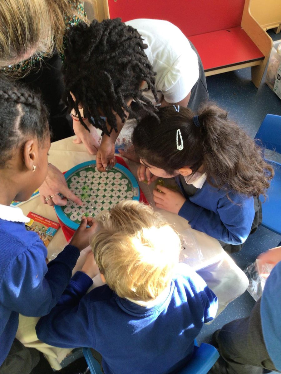 orchardsac's tweet image. What a fantastic turnout at our phonics workshop for year 1! Thank you so much for coming along and supporting school!
#phonics #getset #earlyexcellence #continuousprovision #proudtobeGLP 💚