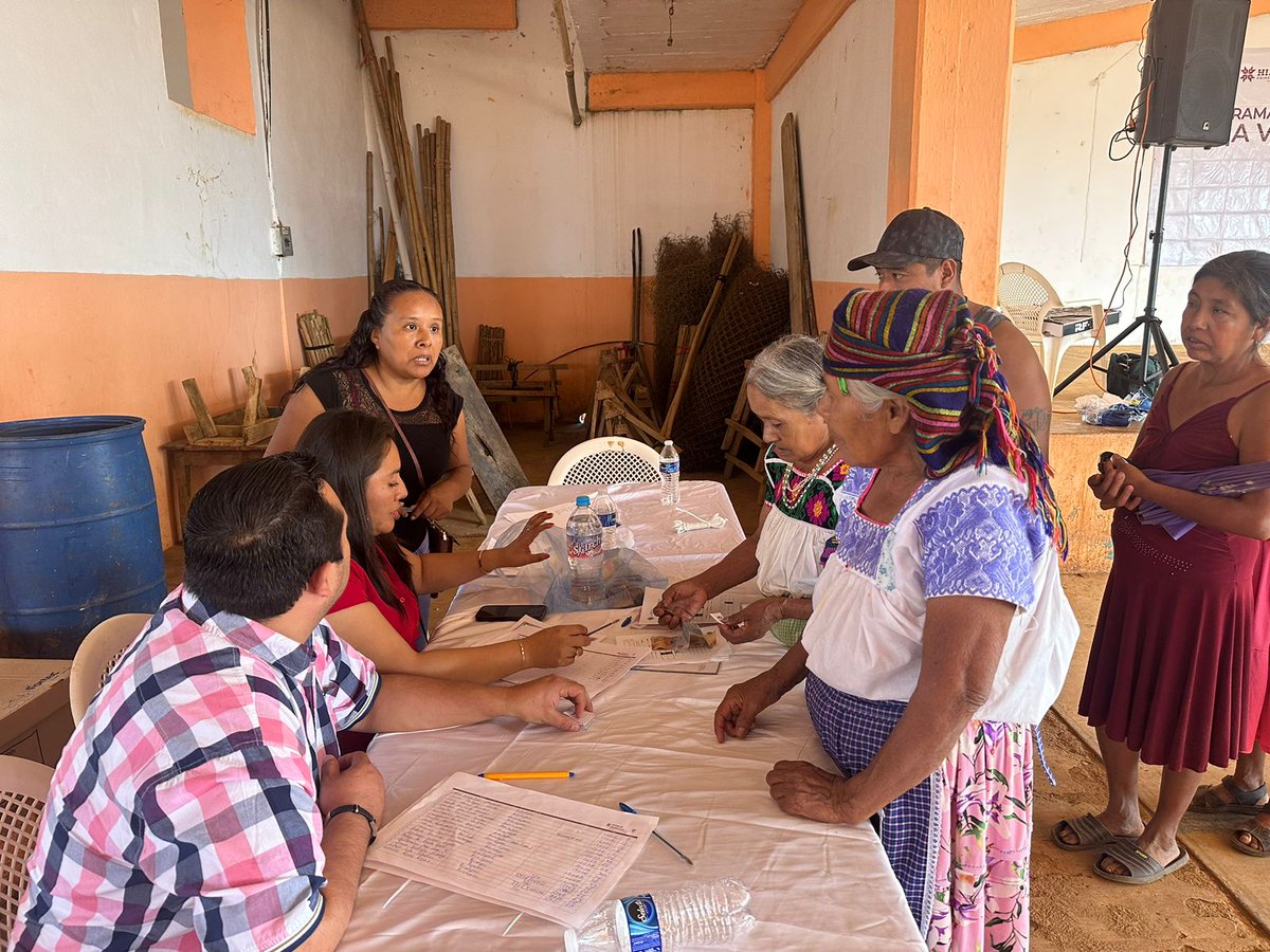 cedspi's tweet photo. 👓 La Macro Jornada de Salud Visual #AVerAVer continúa hoy en el municipio de #Huautla. En la comunidad de Acatepec, hemos llevado a cabo exámenes de la vista y entregado lentes a personas pertenecientes a Pueblos Originarios. https://t.co/MHREgxb1kh