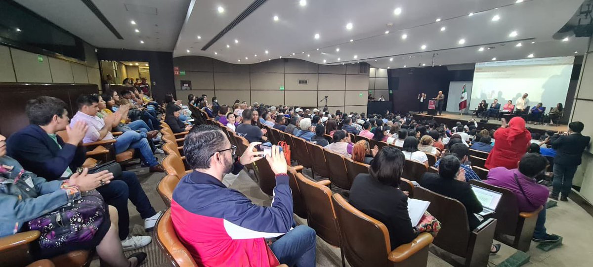 Hoy llevamos a cabo el encuentro de democracia participativa, donde analizamos las experiencias de las legislaturas locales para garantizar la participación efectiva de las personas con discapacidad. Agradecemos a las diputadas <a href="/pvillamonte/">PAOLA VILLAMONTE</a> <a href="/mariselazuiga1/">Marisela Zúñiga</a>