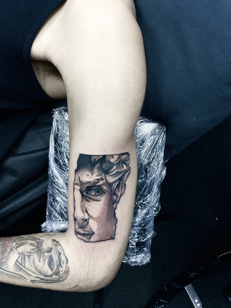 Treruthtattoo's tweet photo. This is your sign to get a tattoo https://t.co/3fdll4uMNH
