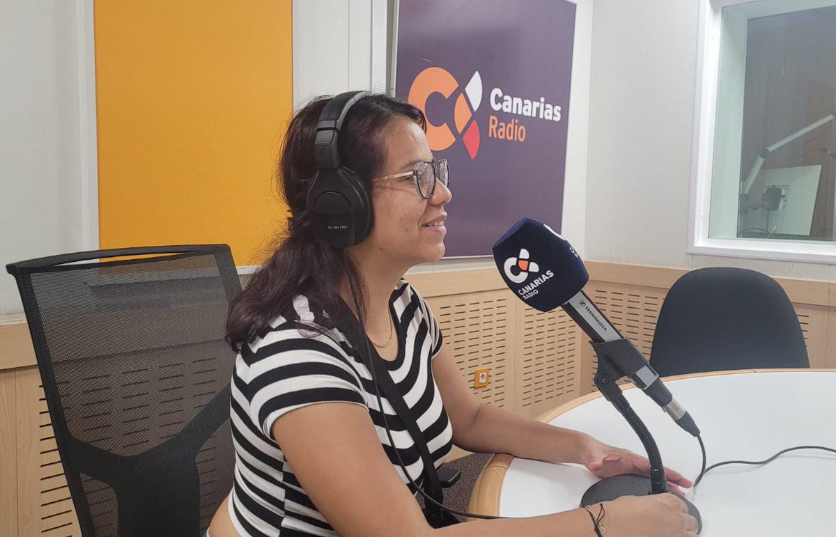 CEARCanarias's tweet photo. 📻¡Comienza #RadioRefugio en @laautonomica!
Jessica Velasco, médica colombiana que lleva más de un año en Canarias comparte su experiencia migratoria como persona, madre de dos hijos con necesidades especiales, sus problemas de homologación y su participación en #EscuchaRefugio🎧 https://t.co/vtQavsG2AL