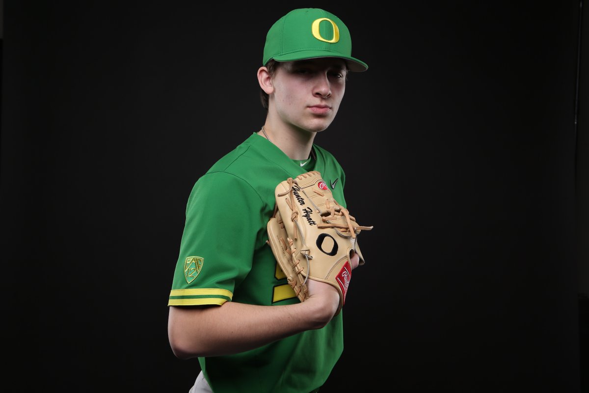 OregonBaseball's tweet photo. 𝐑𝐨𝐬𝐭𝐞𝐫 𝐑𝐞𝐭𝐮𝐫𝐧𝐞𝐞 𝐑𝐞𝐩𝐨𝐫𝐭

@Hunter4yatt returns after missing all of last year with an injury. The Ducks' left-handed pitcher was a top-100 ranked pitcher out of high school by Perfect Game. 

#GoDucks https://t.co/MtdeUoNLgL