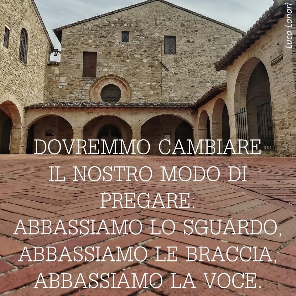 ge_lizzy's tweet image. Deberíamos cambiar nuestra forma de rezar: miremos hacia abajo, bajemos los brazos, bajemos la voz.

#Orar
#Pray
#Pregare