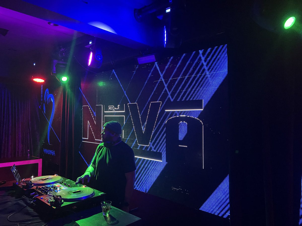 DJ SMS tweet media