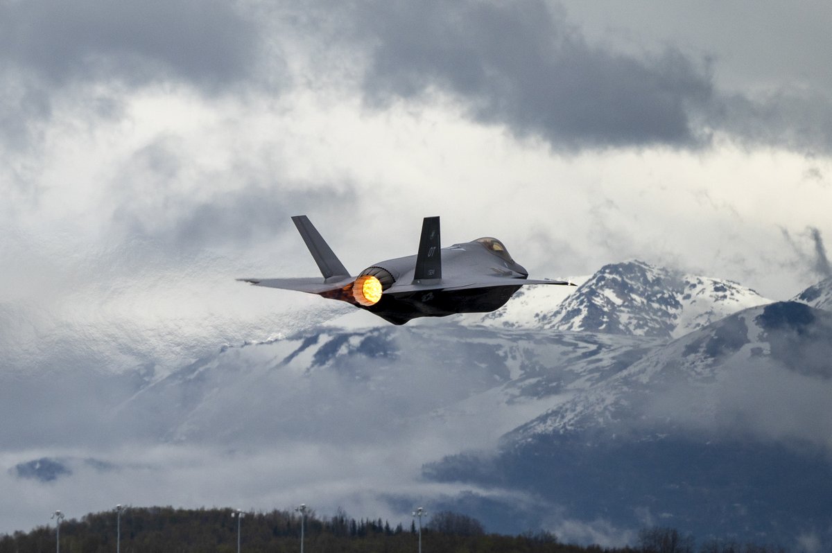It’s beginning to look a lot like Christmas… 😏 A U.S. Air Force F-35A Lightning II assigned to the 422nd Test and Evaluation Squadron, @NellisAFB, Nevada, takes off from Joint Base Elmendorf-Richardson, Alaska.
