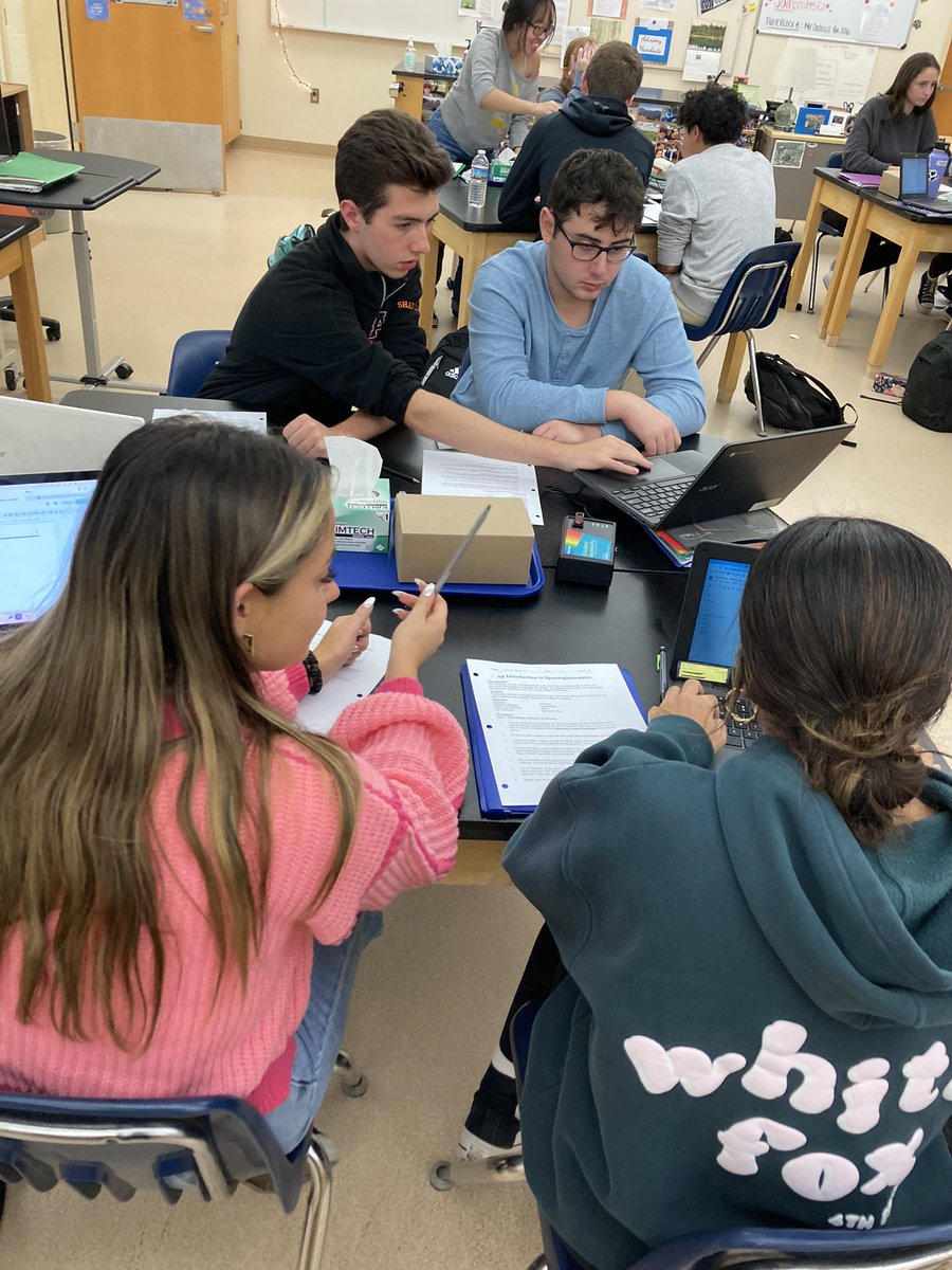 Mrs. Makrinos tweet media