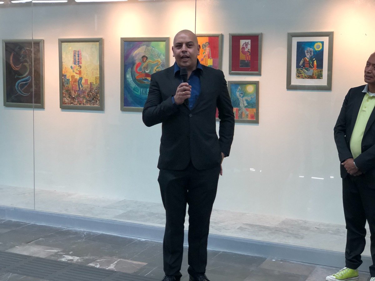 MetroCDMX's tweet photo. En la estación Candelaria de la Línea 1 se inauguró la exposición "La ciudad y sus personajes", de Rodrigo Aridjis. Con esta, suman ya 25 exhibiciones de la colección de esta obra que comprende más de 500 piezas. 
¡La cultura también viaja en Metro!
#CulturaMetro https://t.co/J1VTyQLaCa