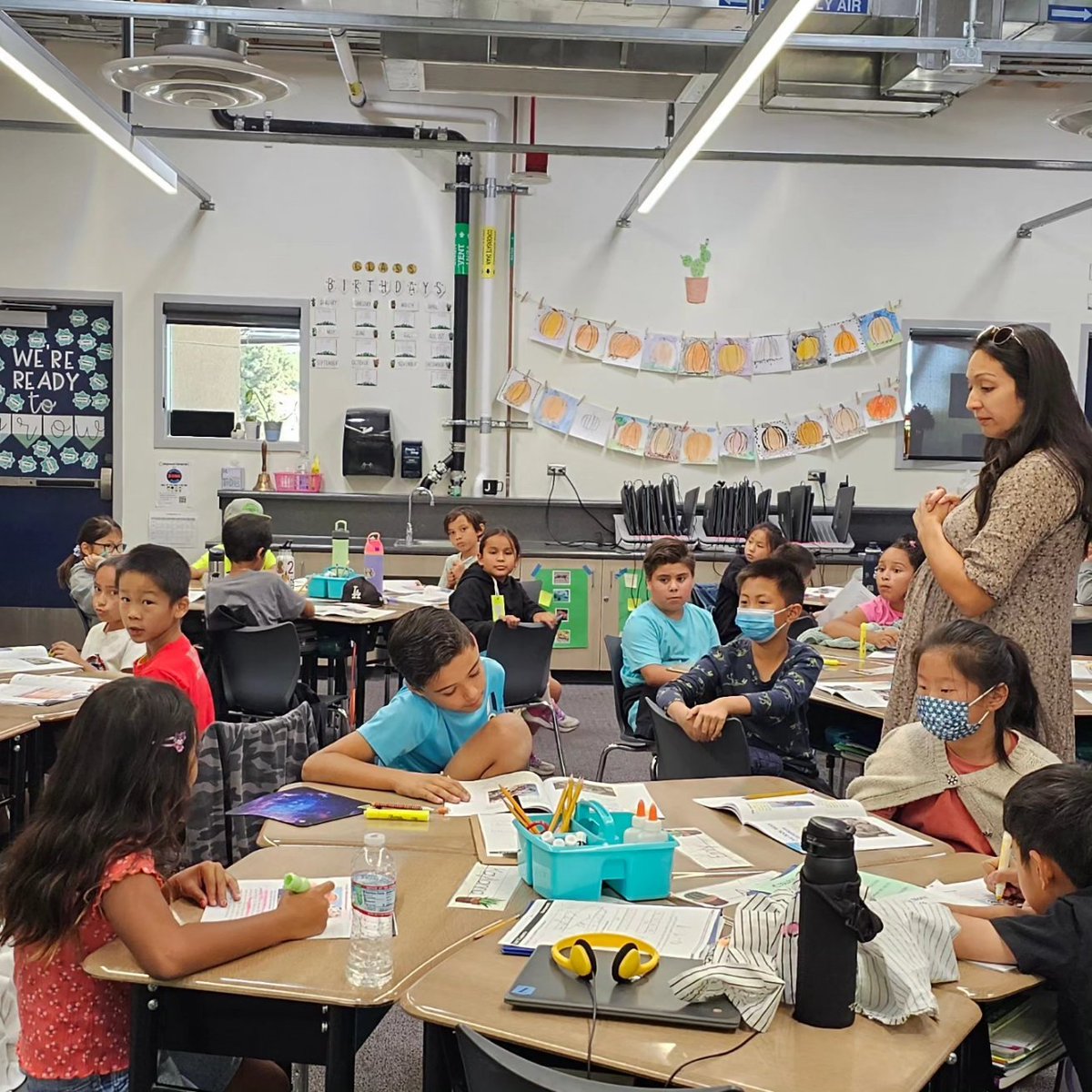 collegewood_el's tweet image. Mrs. Pereda&quot;s 3rd graders were identifying key details to find the main idea of a text about animals. They used that to create a tree map to organize their ideas. #developingmindsnurturinghearts #cultivatebelonging🌱