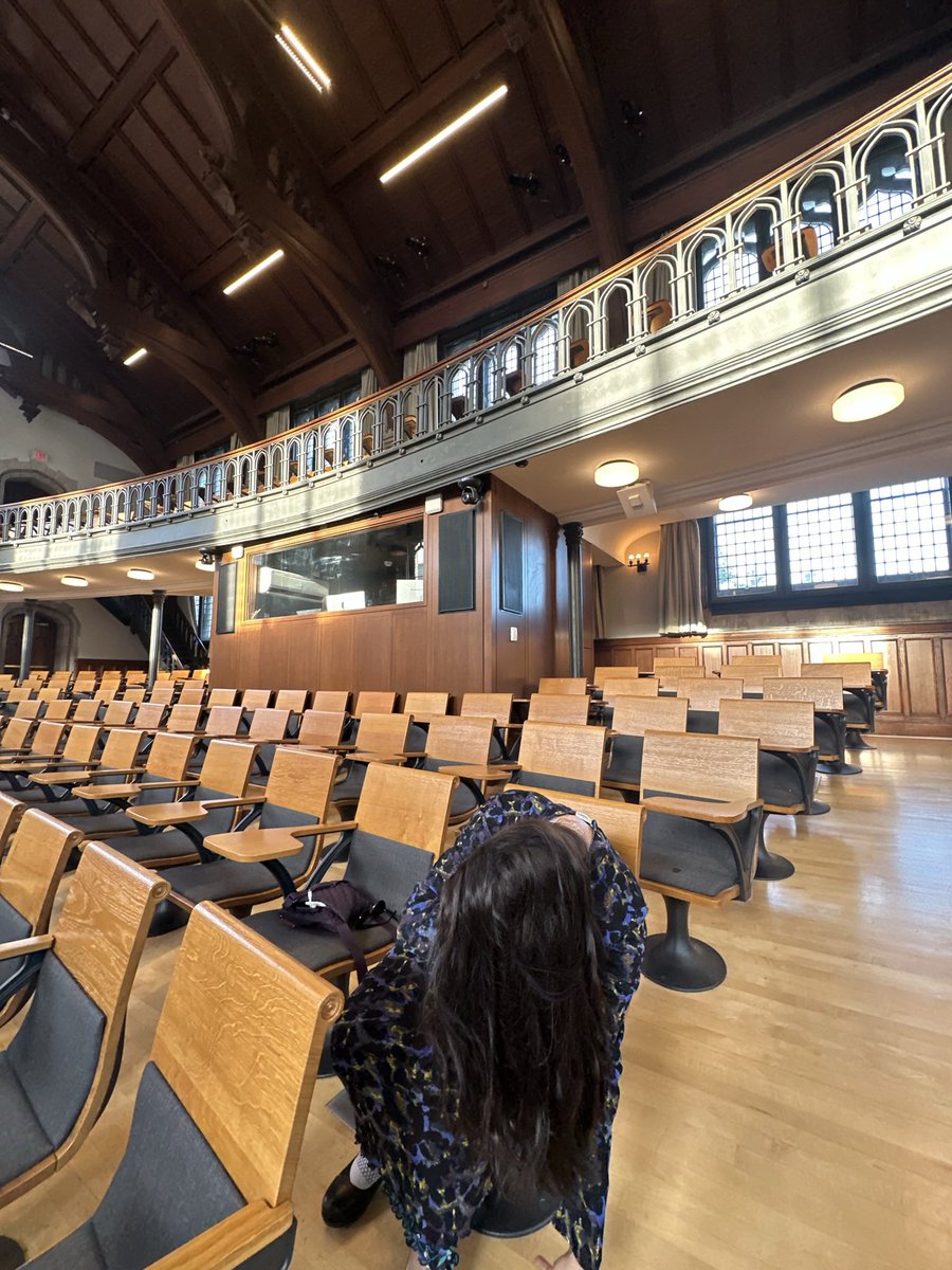 maysoonzayid's tweet image. Somebody come peel my sad Self up. I have an award show to host. #DisCo #Spoonies #StopTheGenocide .