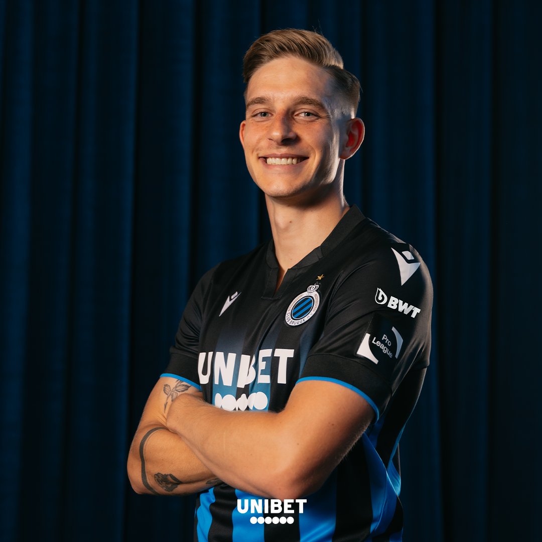 ClubBrugge's tweet photo. Fifth substitution. 🔁

↪️ IN: Skóraś 
↩️OUT: Zinckernagel

#CLUFCL | 1 - 0 | ⏱️’90 https://t.co/JitJ1DFRkW